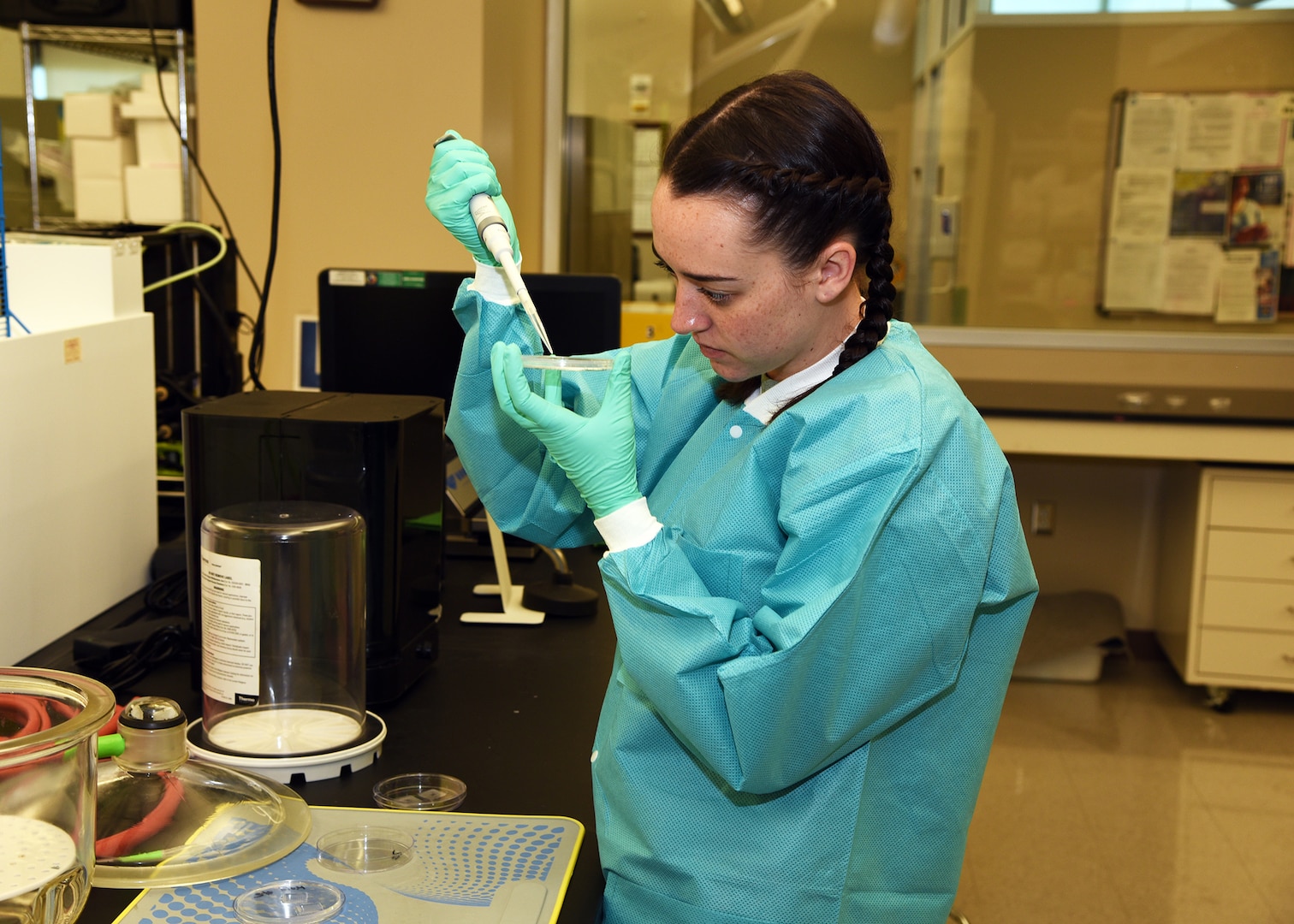 JOINT BASE SAN ANTONO-FORT SAM HOUSTON – (July 11, 2023) – University of Pennsylvania junior Cecilia Shuler, of Panama City, Fla., an intern assigned to Naval Medical Research Unit (NAMRU) San Antonio, participated in the Office of Naval Research’s Naval Research Enterprise Internship Program (NREIP) at the Battlefield Health and Trauma Research Institute. NREIP places college and university students in the Department of the Navy laboratories where they take part in real Naval research for ten weeks during the summer. NREIP gives academically talented college students, graduating seniors, and graduate students pursuing STEM careers the opportunity to learn about Naval research and technology while receiving first-class mentoring by top scientists and engineers. NAMRU San Antonio is one of the leading research and development laboratories for the U.S. Navy under the Department of Defense (DoD) and is one of eight subordinate research commands in the global network of laboratories operating under the Naval Medical Research Command in Silver Spring, Md.  Its mission is to conduct gap driven combat casualty care, craniofacial, and directed energy research to improve survival, operational readiness, and safety of DoD personnel engaged in routine and expeditionary operations. (U.S. Navy photo by Burrell Parmer, NAMRU San Antonio Public Affairs/Released)