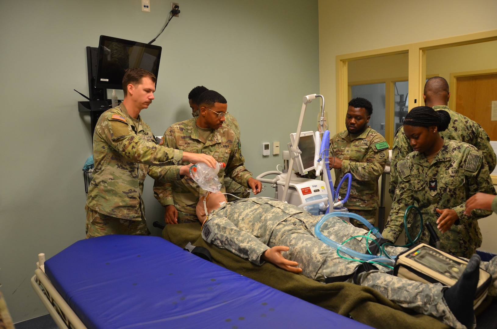 METC Trains Army, Navy Students to be Respiratory Therapy Techs