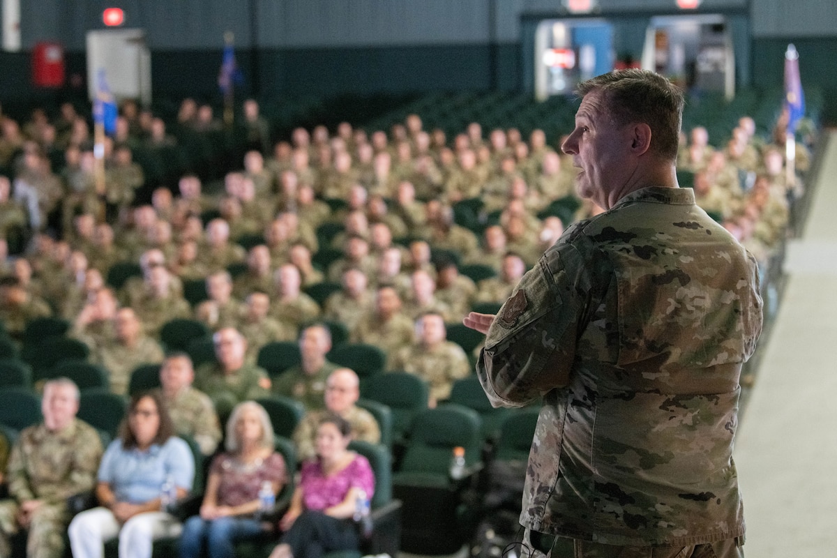 Wing says good-bye to Commander