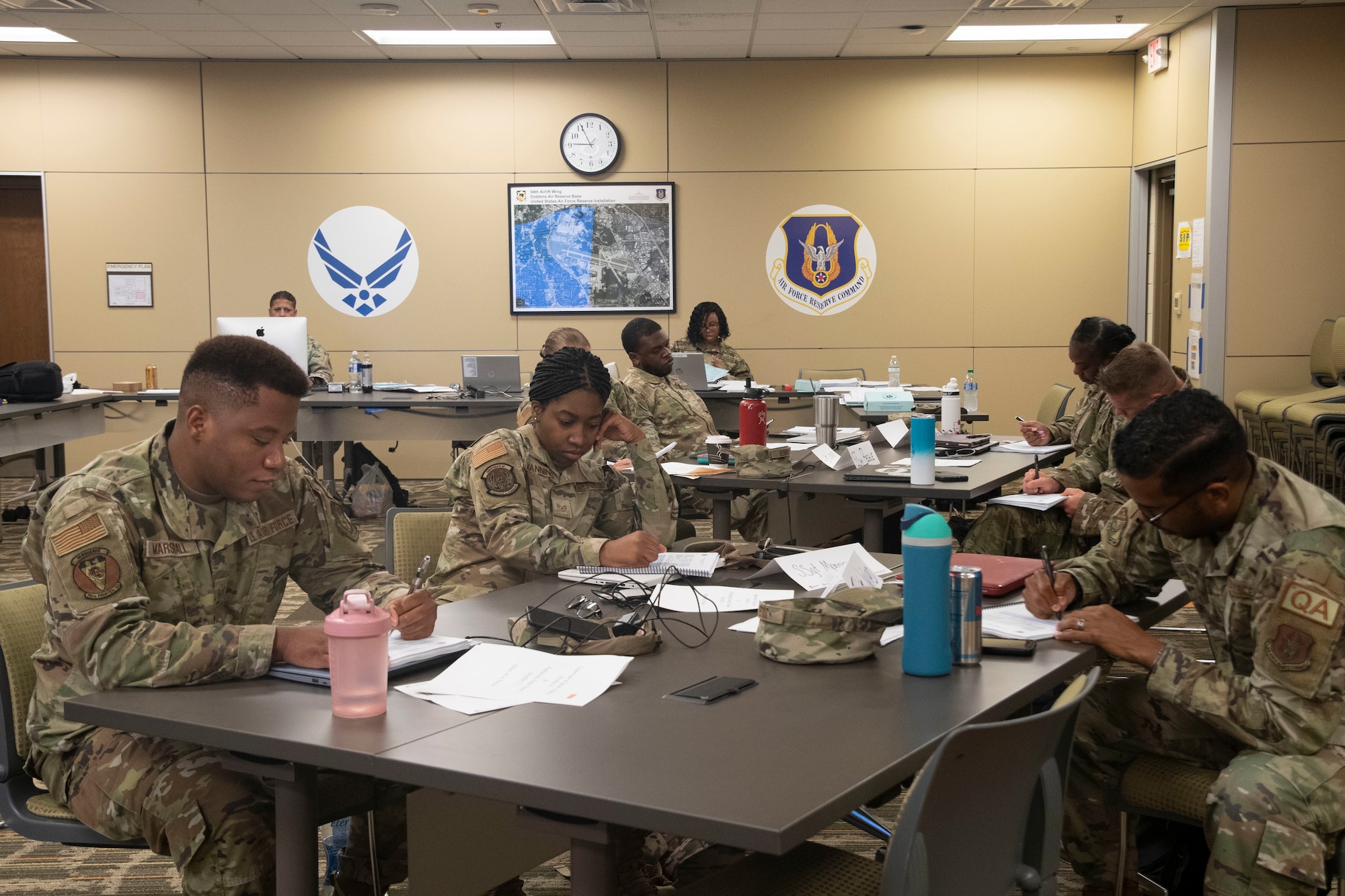 Students study together.