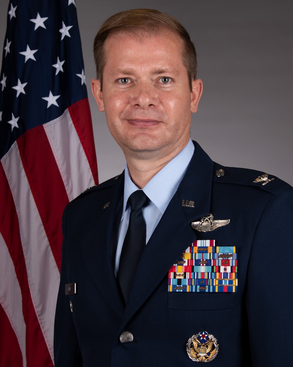 Official biography photo for Col Richard K. Kind, 375th Air Mobility Wing Deputy Commander.