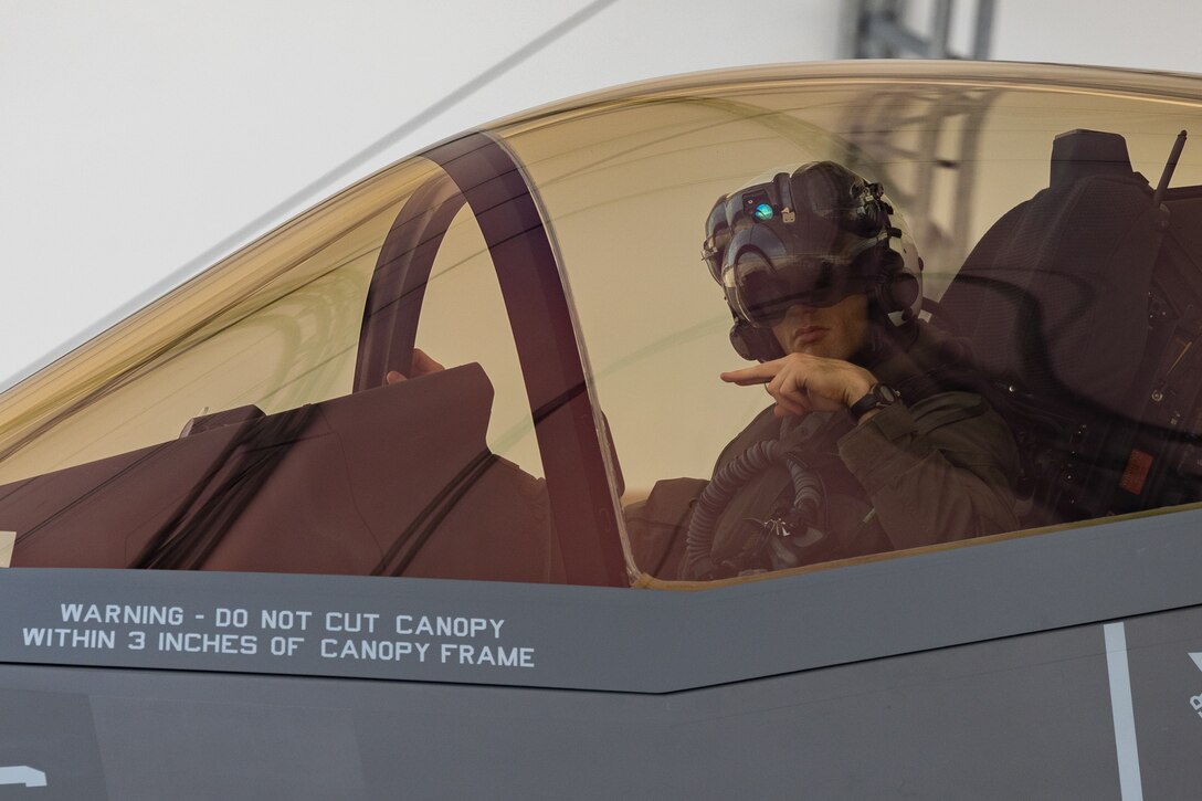 U.S. Marine Corps Gen. Eric M. Smith, assistant commandant of the Marine Corps, speaks with Marines with Marine Heavy Helicopter Squadron (HMH) 461 at Marine Corps Air Station New River, North Carolina, July 24, 2023. Smith visited HMH-461 in order to familiarize himself with the CH-53K King Stallion. HMH-461 is a subordinate unit of 2nd Marine Aircraft Wing, the aviation combat element of II Marine Expeditionary Force. (U.S. Marine Corps photo by Cpl. Christopher Hernandez)