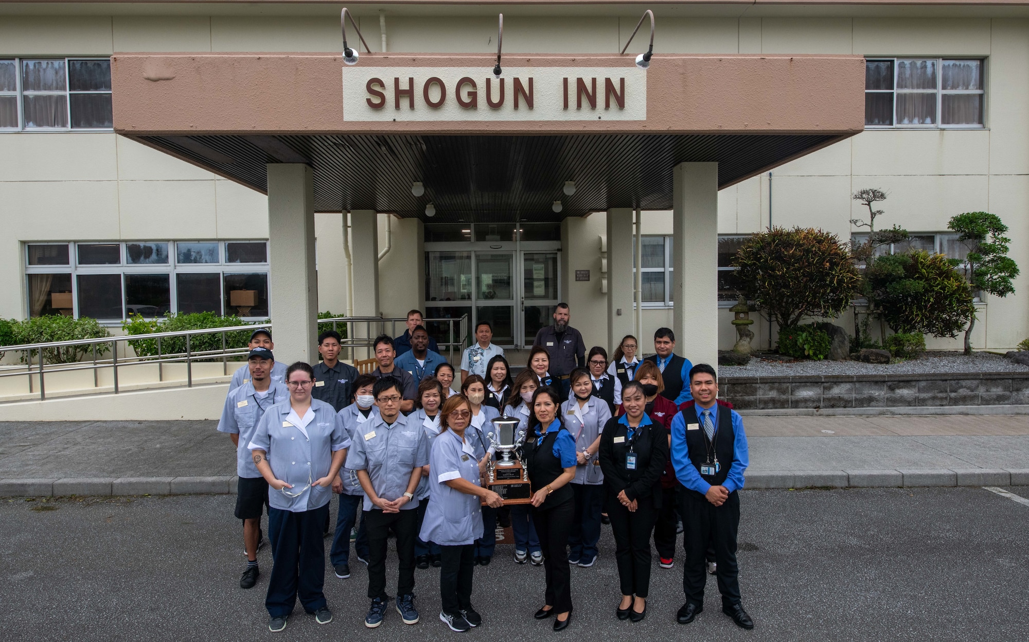 A group of Shogun Inn staff pose for a photo with the 2023 Innkeeper Award.