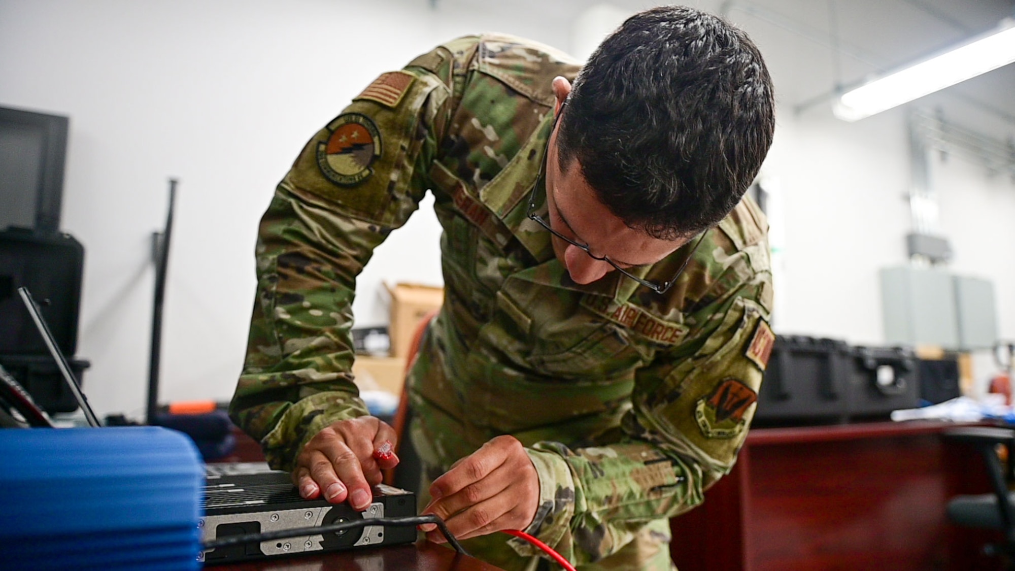 Airman sets up the FACT-Lite.