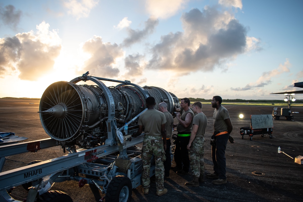 Airmen replace jet engine.