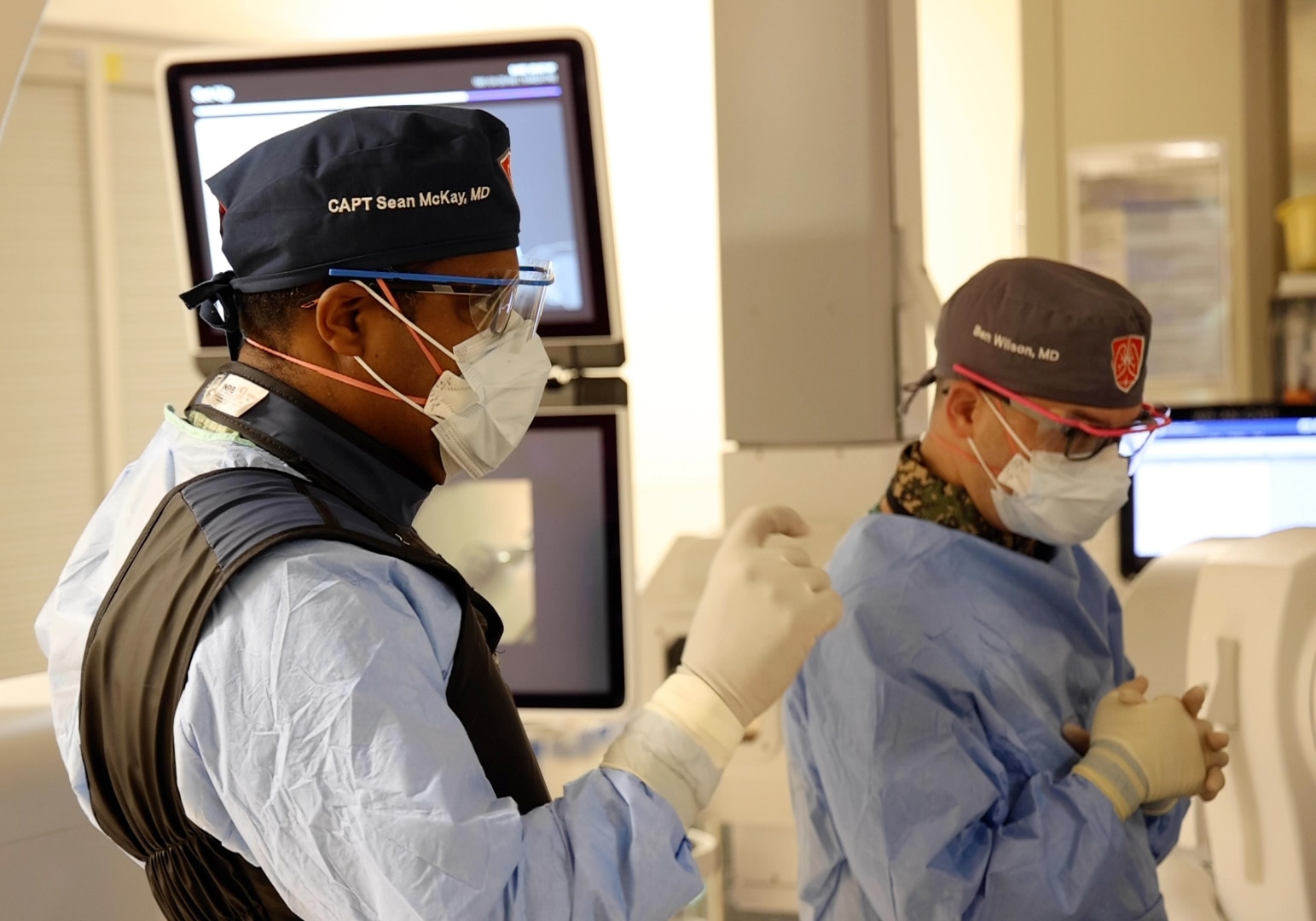 U.S. Navy Capt. (Dr.) Sean McKay confers with U.S. Navy LCDR (Dr.) Benjamin Wilson during first Robotic Bronchoscopy at Walter Reed.