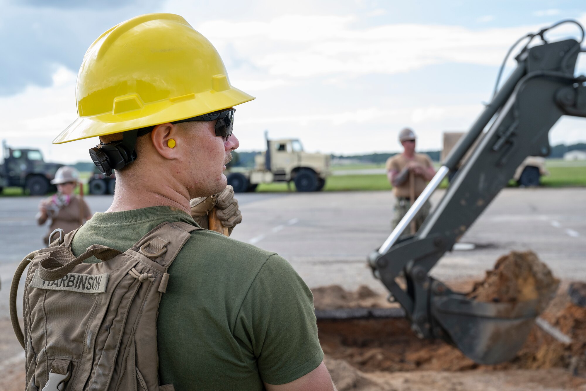 A U.S. Marine prepares to help U.S. Navy Sailors dig out debris from a simulated crater in support of Large Scale Exercise (LSE) 2023 at Seymour Johnson Air Force Base, North Carolina, Aug. 10, 2023.LSE 2023 demonstrates the Navy’s and Marine Corps’ ability to employ precise, lethal, and overwhelming force globally across six maritime component commands, seven numbered fleets, and 22 time zones. LSE 2023 merges real-world operations with virtually constructed scenarios to create a realistic training environment that allows Sailors and Marines to train how they will fight, regardless of geographic boundaries. (U.S. Air Force photo by Tech. Sgt. Christopher Hubenthal)