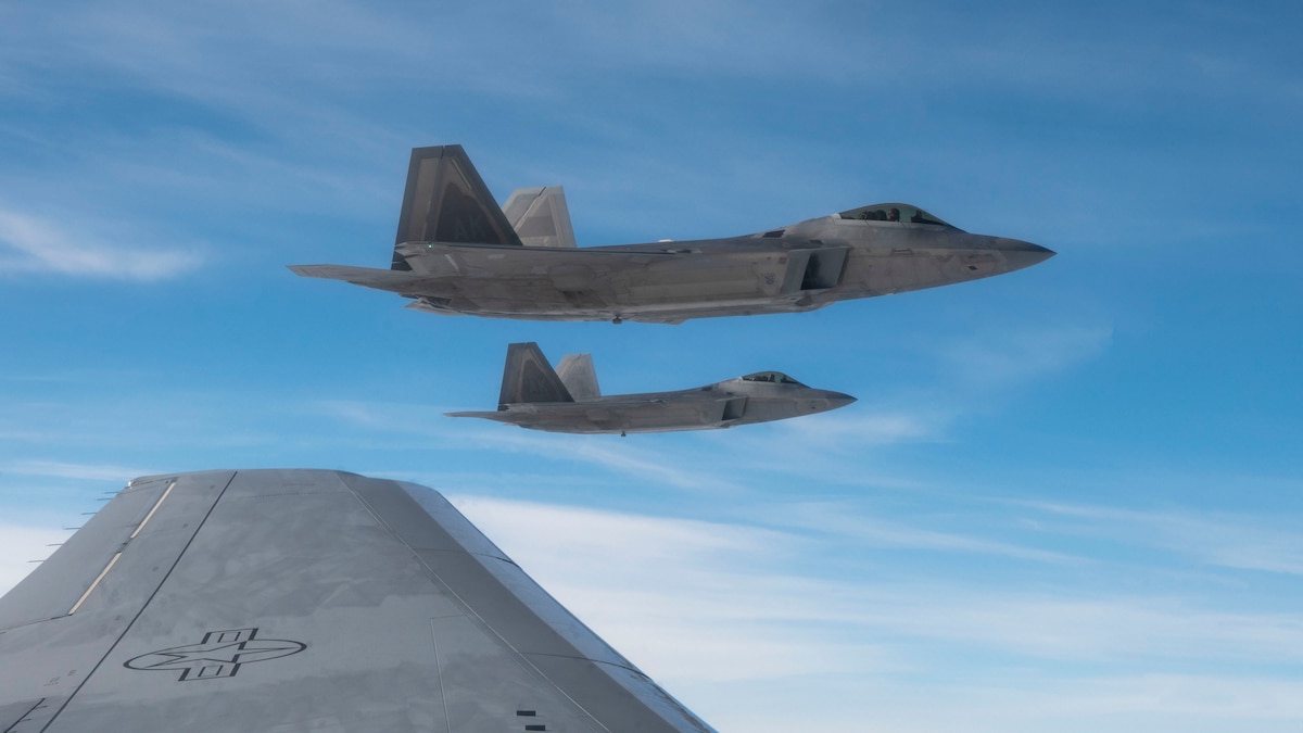 技MIX AC205 F-22 US AIR FORCE 嘉手納基地 米空軍 F-22 第27戦闘飛行隊 (嘉手納) (プラモデル) - ホビー