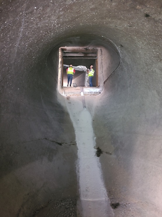 Transition Zone inside the transfer tunnel at Brandon Road Lock