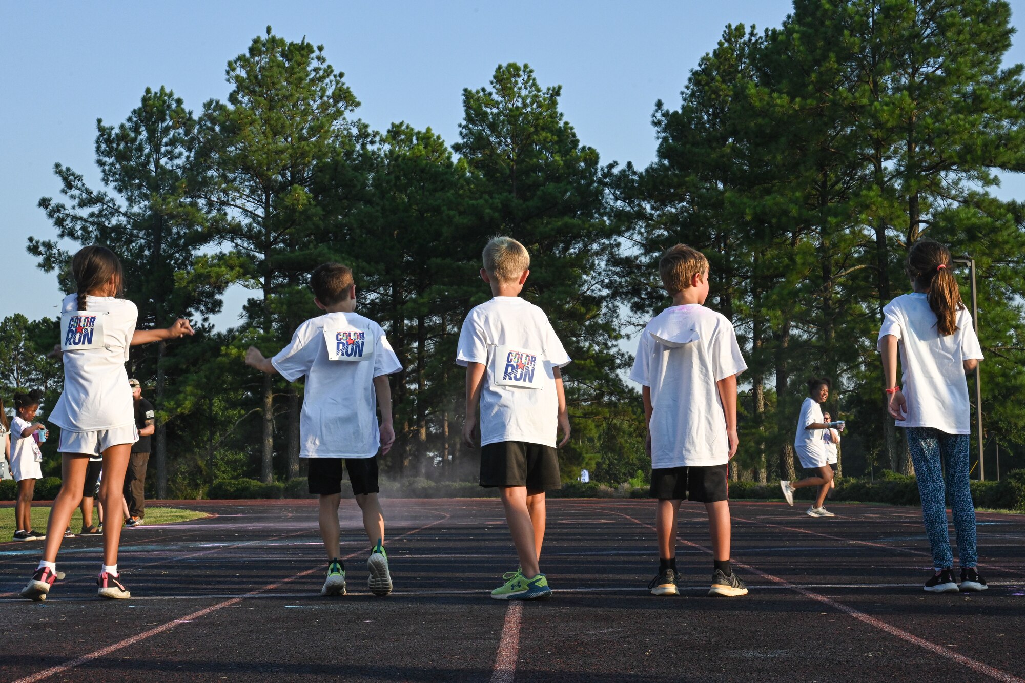 children prepare to run