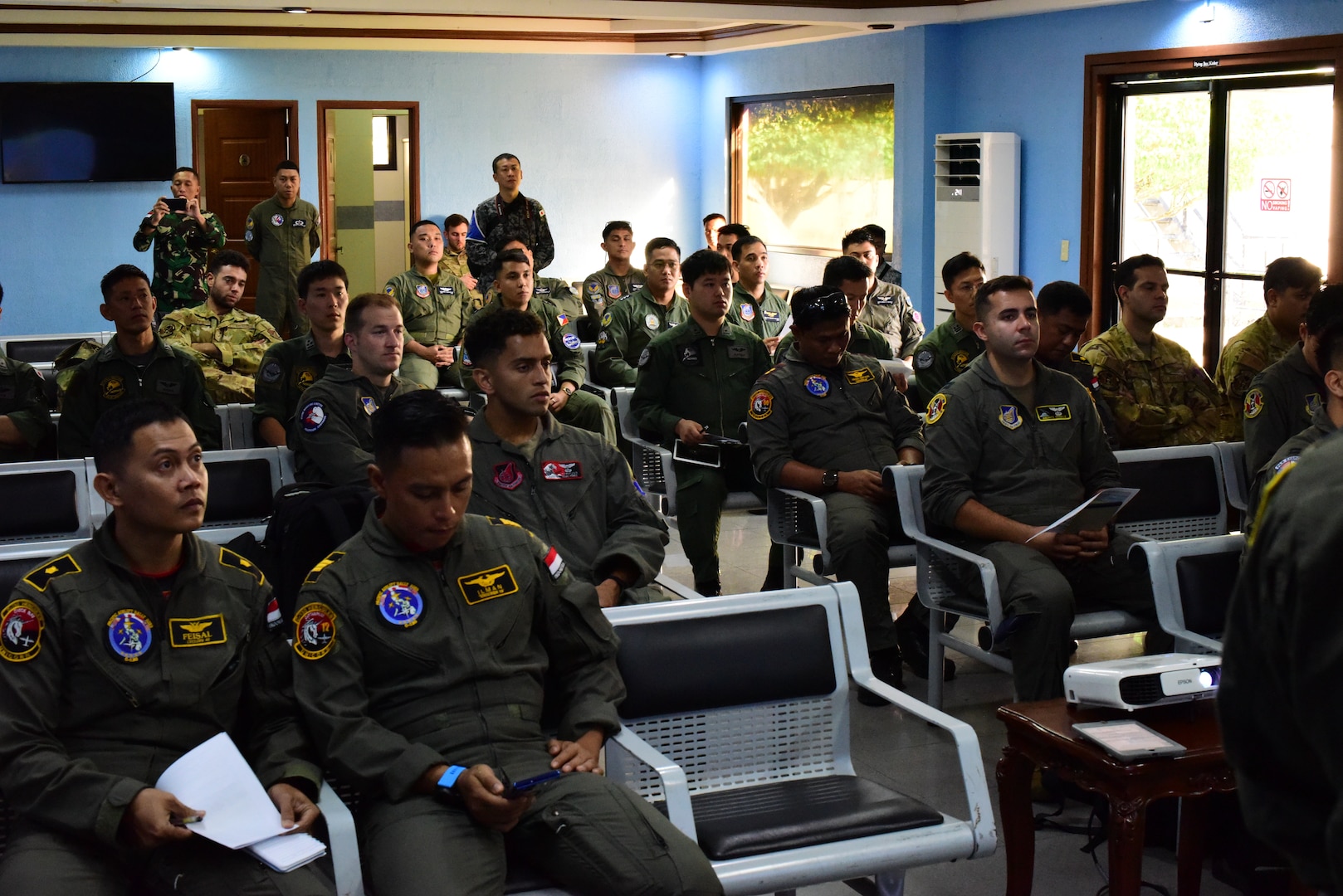 U.S., Indian Airmen train side by side to sharpen airlift skills > U.S.  Indo-Pacific Command > 2015