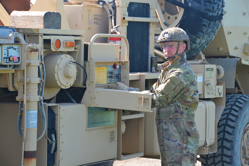 Soldiers attending the towing and recovery specialist course at the U.S. Army Reserve’s Regional Training Site – Maintenance at Fort Indiantown Gap conduct vehicle recovery training at FTIG’s mire pit on Aug. 22, 2023. The class included active-duty, Army Reserve and National Guard Soldiers. (Pennsylvania National Guard photo by Brad Rhen)
