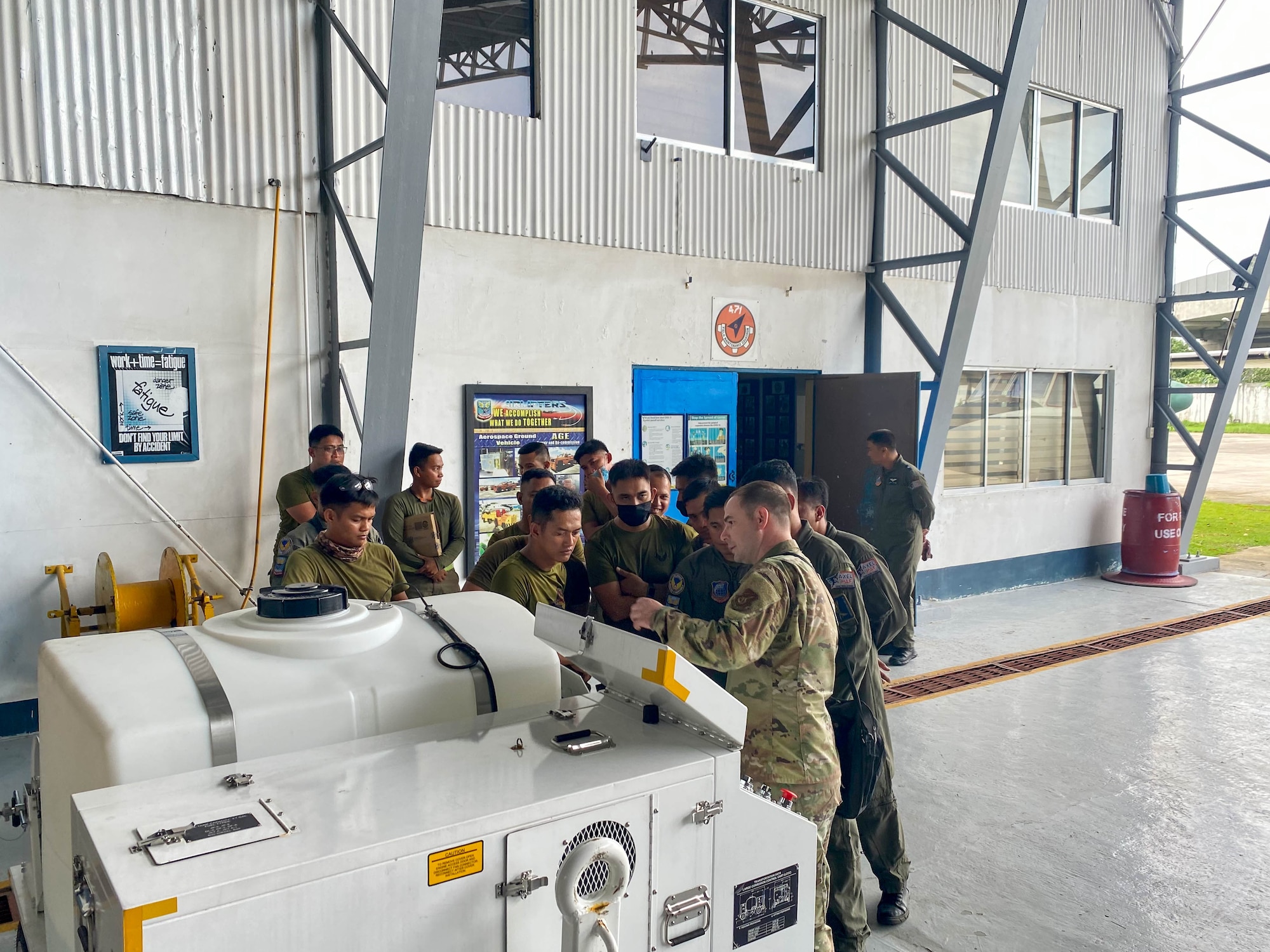 An American military member speaks to members of the Philippine Air Force.