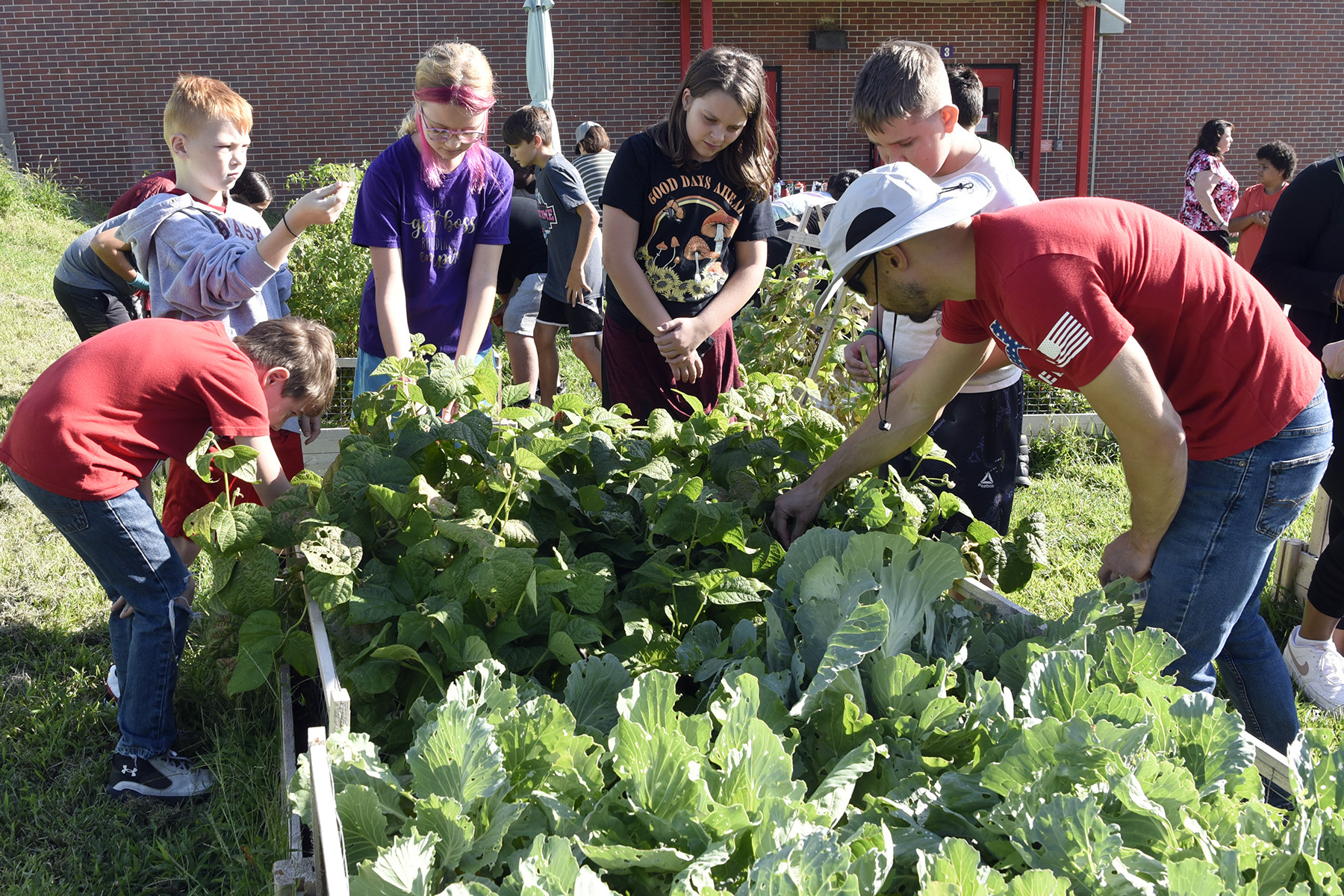 Bellevue school shares STEM garden harvest with Offutt Airman’s Attic