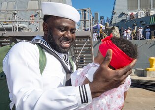 BM3 Elvis Osemwengie meets his daughter at Naval Base San Diego as USS Paul Hamilton (DDG 60) returns to homeport.