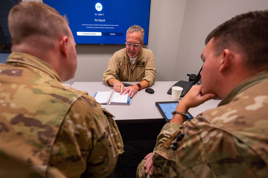 Malmstrom AFB pilots, flight engineers attend first Grey Wolf Type 1