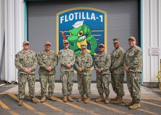 Chief of Naval Personnel Vice Adm. Rick Cheeseman and Personnel, Manpower, and Training Fleet Master Chief Delbert Terrell Jr stand with leaders of Unmanned Undersea Vehicle Flotilla 1 and UUVRON-1 for a group photo