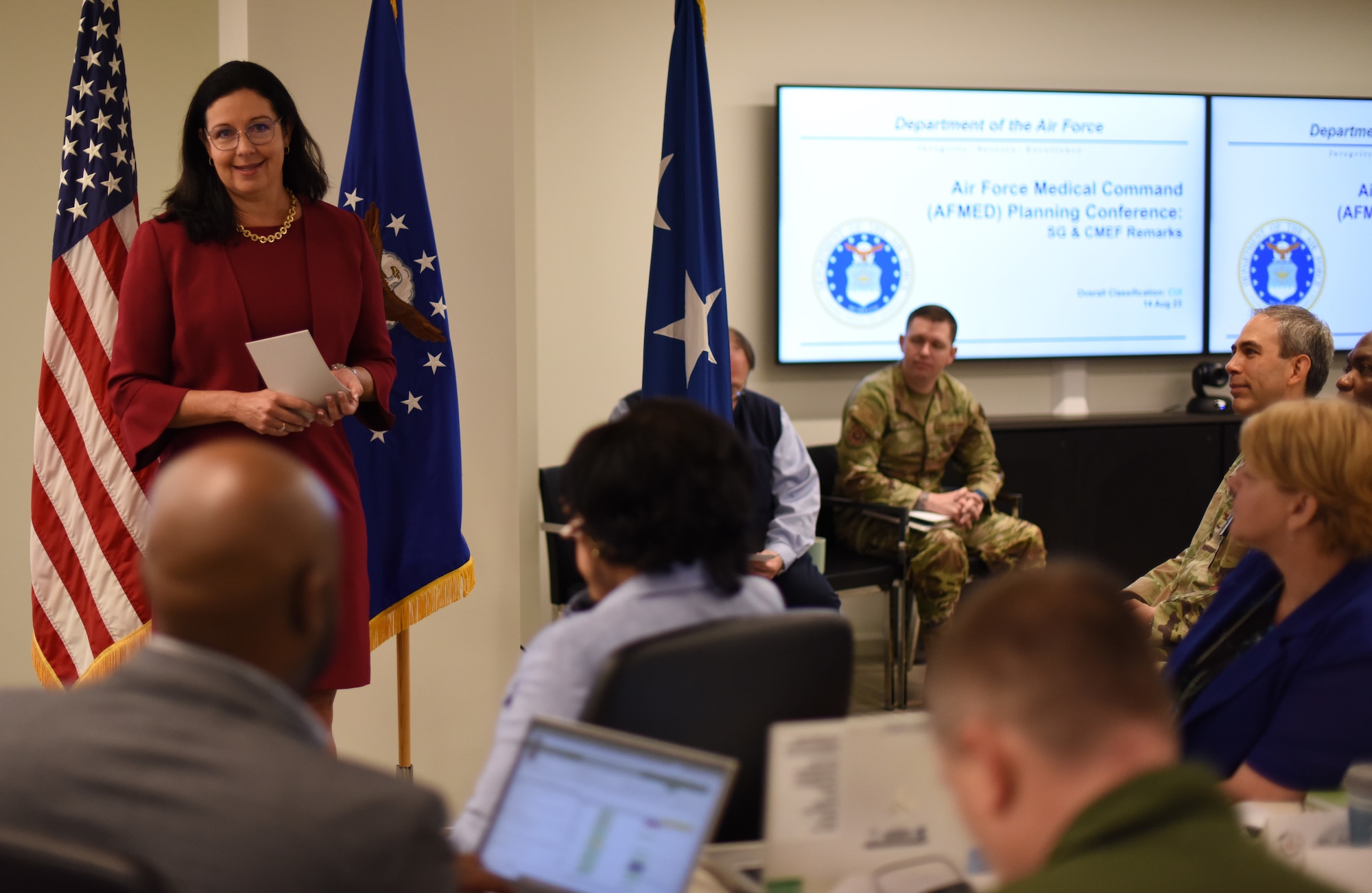 Image of a leader talking to Airmen at a conference.