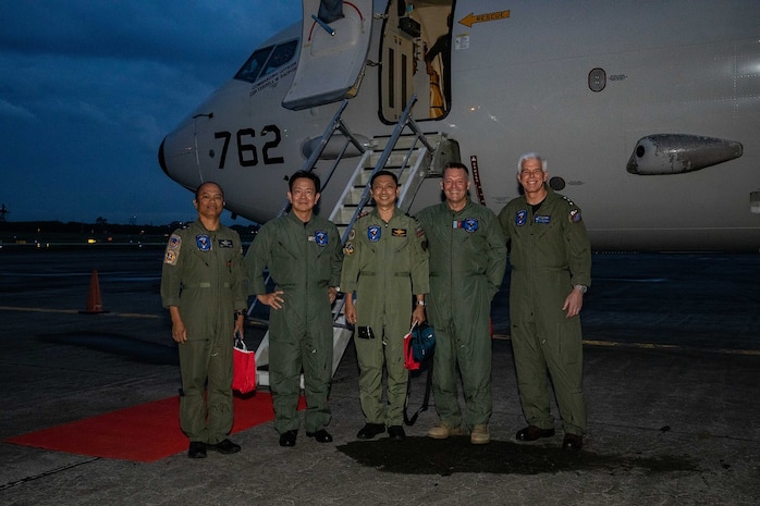 Commander of the Philippine Air Force’s Tactical Operations Wing West Brig. Gen. Erick Quijada Escarcha; Japan Maritime Self-Defense Force Commander-in-Chief Self-Defense Fleet Vice Adm. SAITO Akira; Naval Air Wing Commander of the Philippine Navy Commodore Juario Marayag; Australian Defence Force Chief of Joint Operations Lt. Gen. Greg Bilton; and Commander U.S. 7th Fleet Vice Admiral Karl Thomas pose for a photo in front of a P8A Poseidon after a flight demonstration in Manila, Philippines, Aug. 26. U.S. 7th Fleet is the U.S. Navy’s largest forward-deployed numbered fleet, and routinely interacts and operates with allies and partners to preserve a free and open Indo-Pacific.
