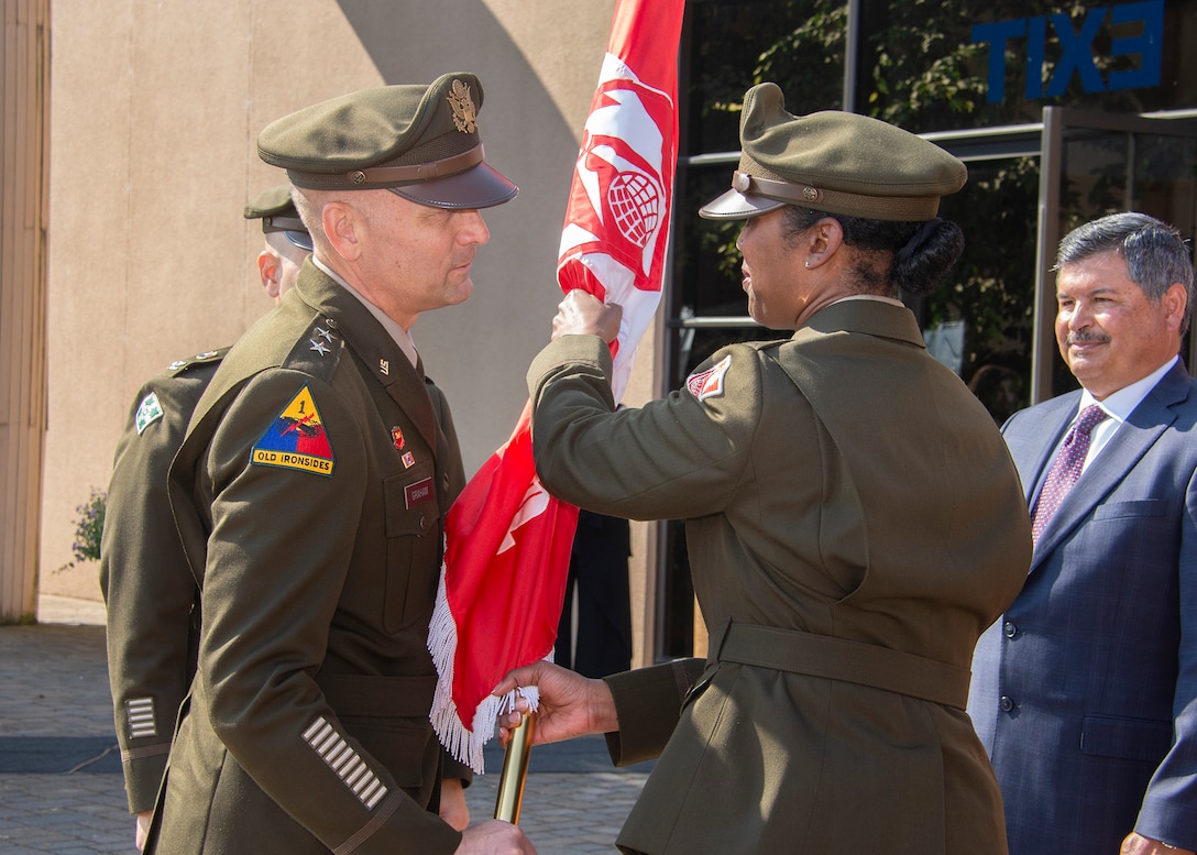 Gant relinquishes command of USACE South Pacific Division