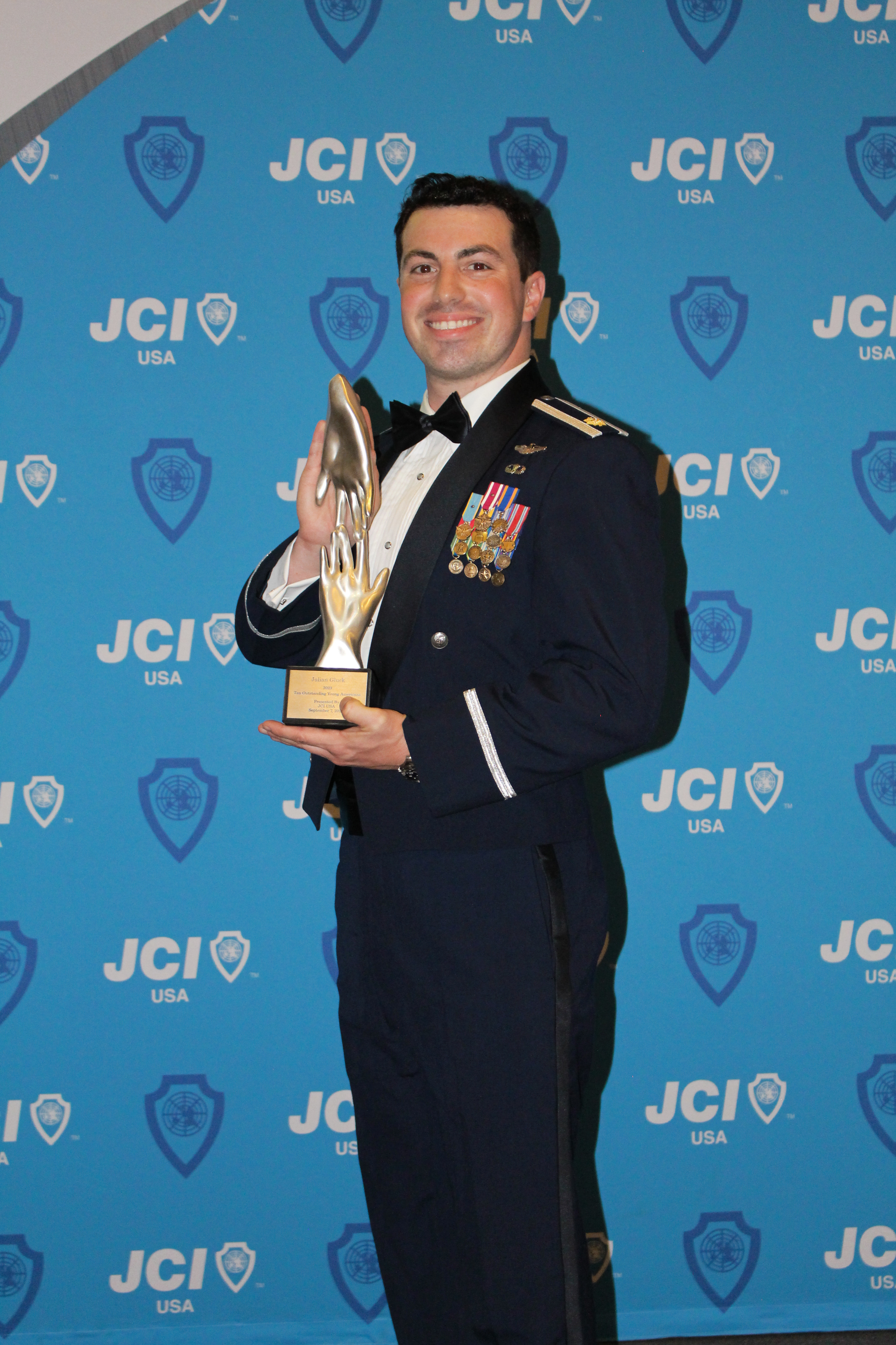 Reservist named one of 10 Outstanding Young Americans > Air