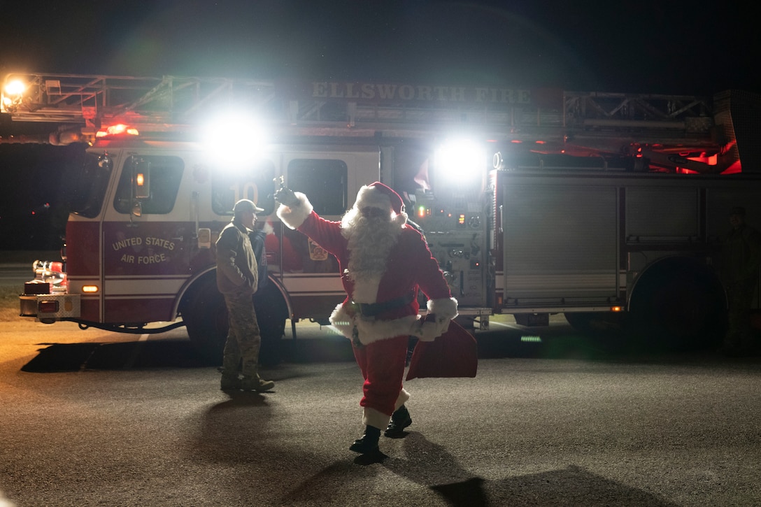 Ellsworth holds annual tree lighting ceremony