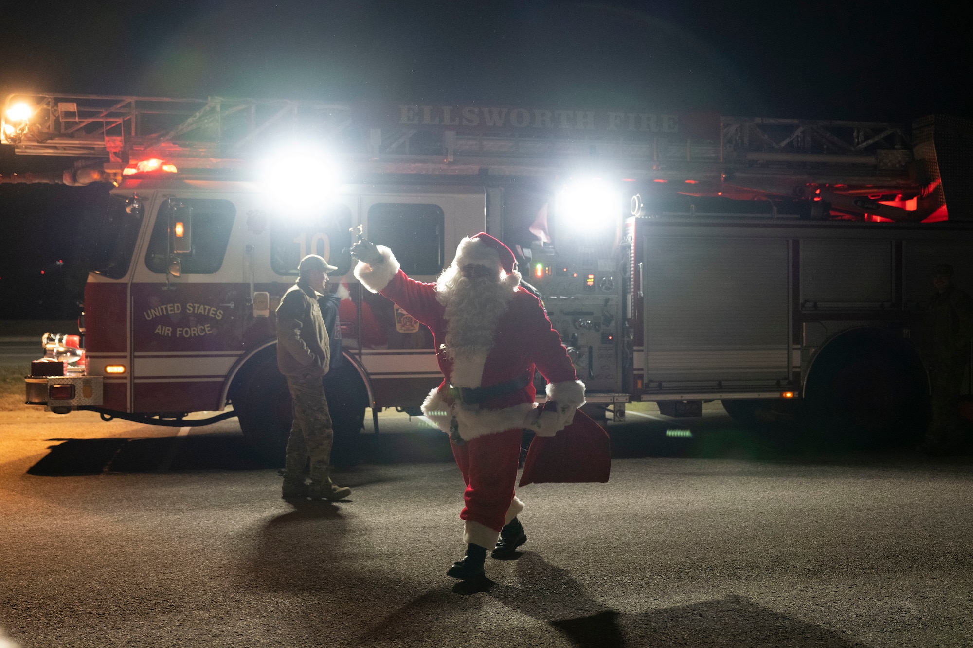 Ellsworth holds annual tree lighting ceremony
