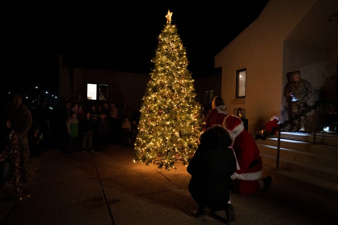 Ellsworth holds annual tree lighting ceremony