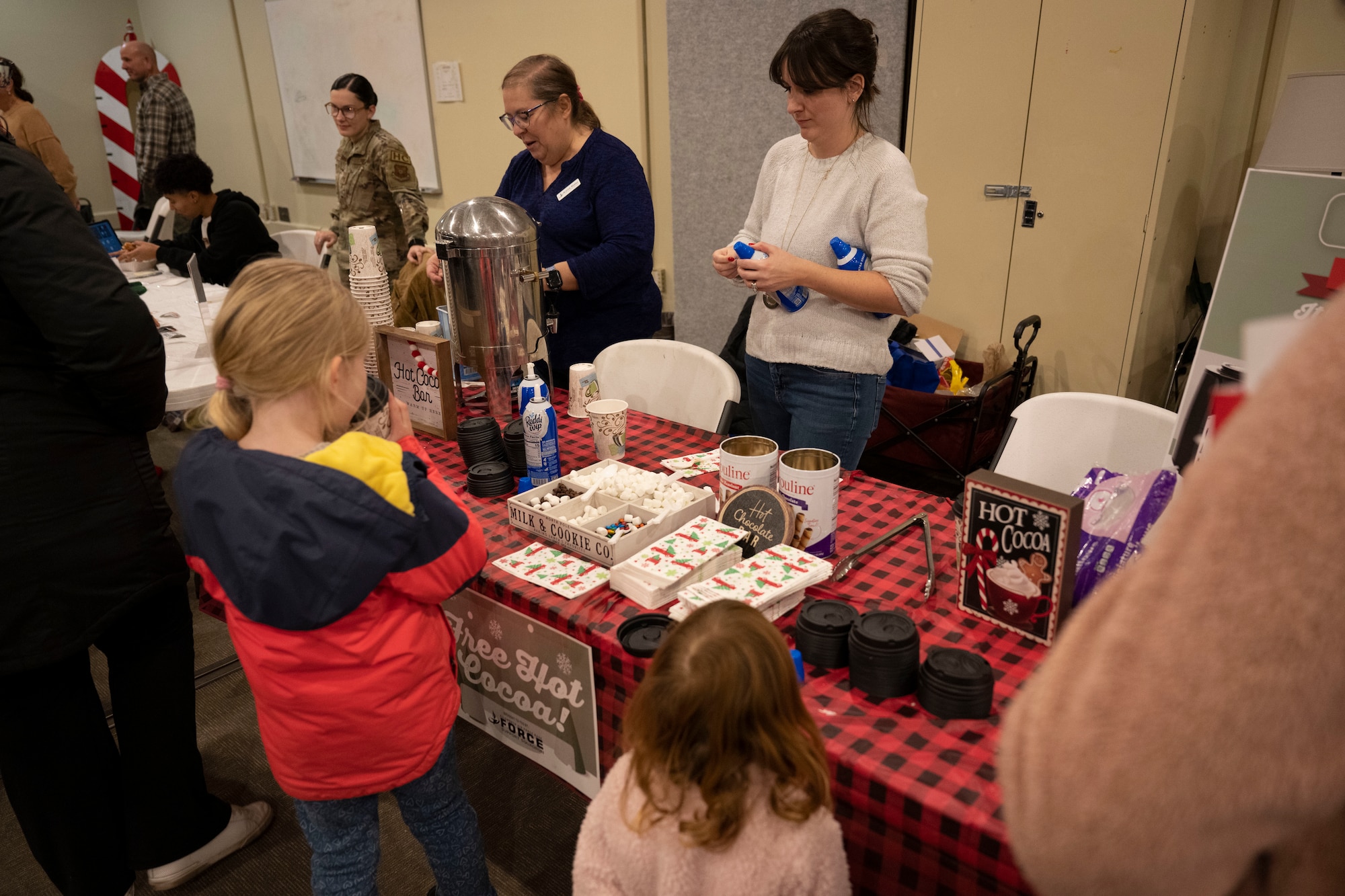Ellsworth holds annual tree lighting ceremony