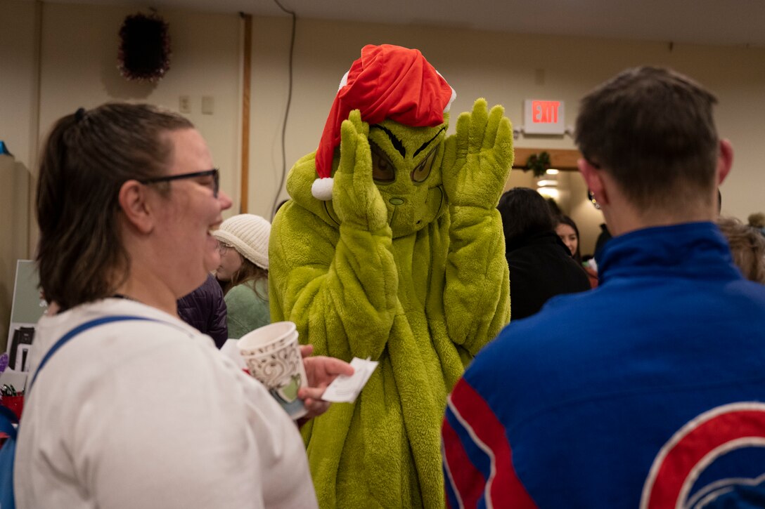 Ellsworth holds annual tree lighting ceremony
