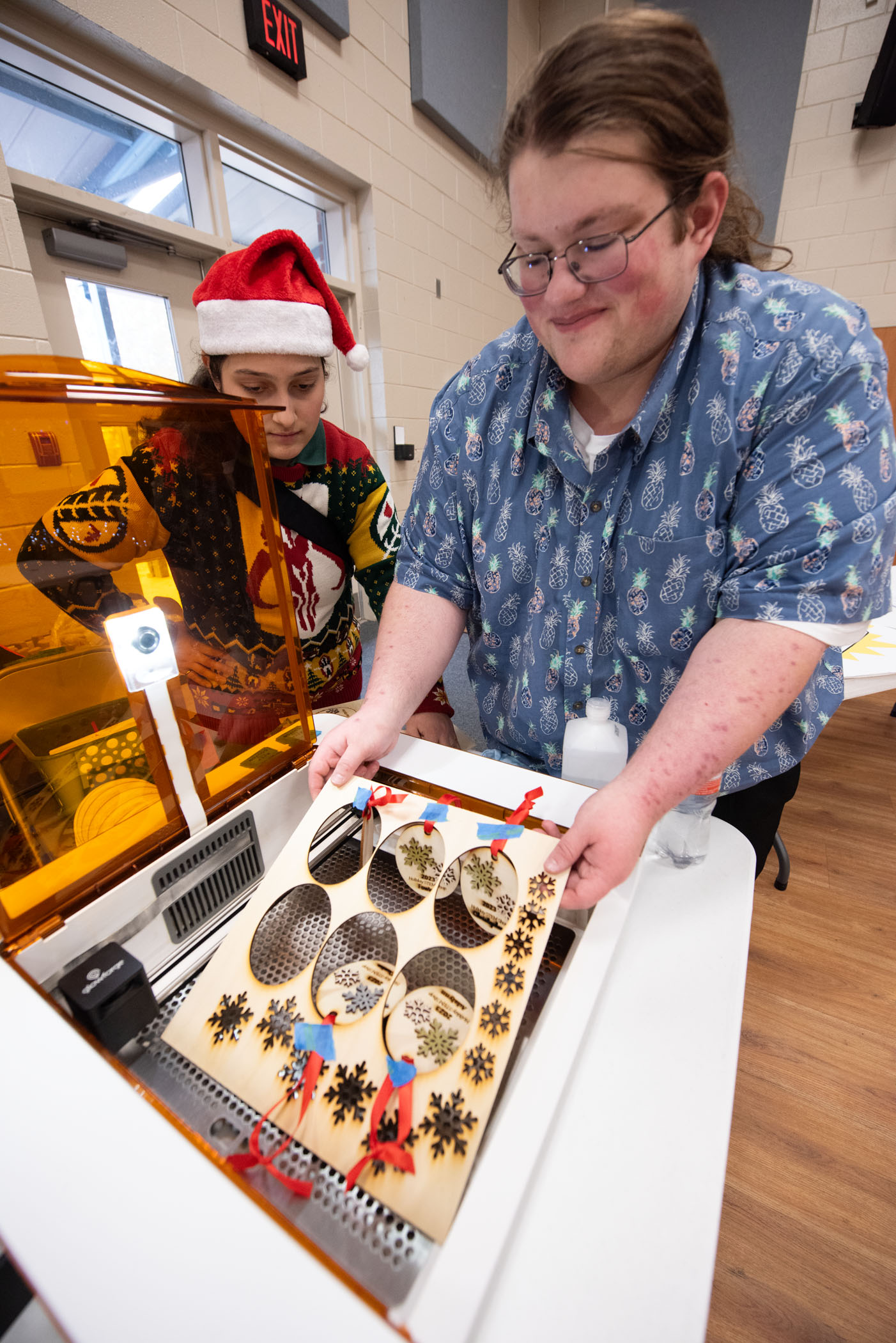 NIWC Atlantic hosts Holiday STEM Shop 2023 at Berkeley Middle School in Moncks Corner, SC on December 2, 2023.  Students use STEM to make Holiday gifts for their family.