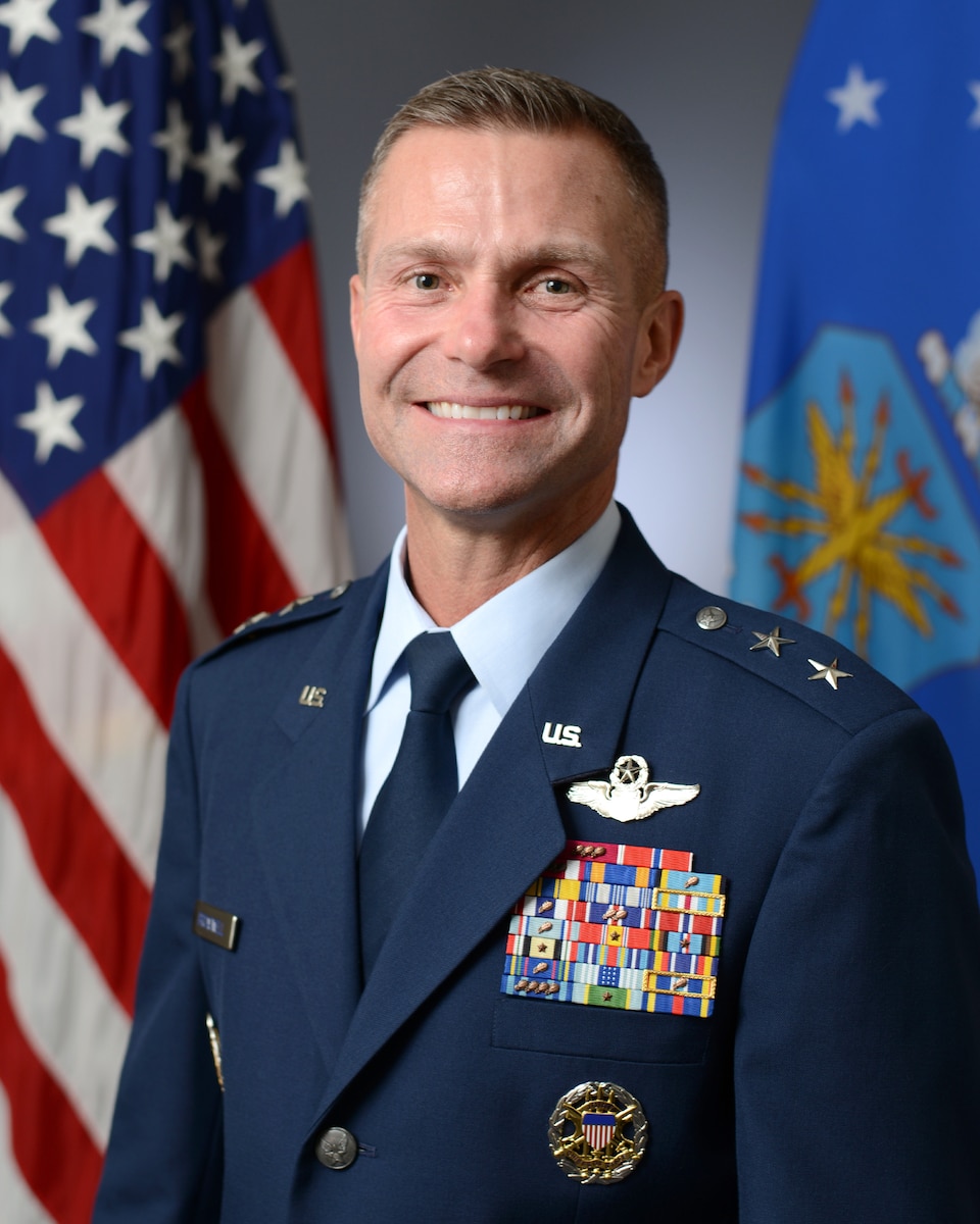 This is the official portrait of Maj. Gen. Larry R. Broadwell