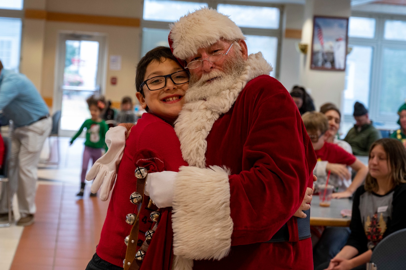 Santa Claus hugs a pediatric hematology/oncology patient during the children’s holiday party at Naval Medical Center Portsmouth on Dec. 1. NMCP hosted the 21st annual Pediatrics Hematology/Oncology Department Christmas party. (U.S. Navy Photo by Mass Communication Specialist 2nd Class Deven Fernandez).
