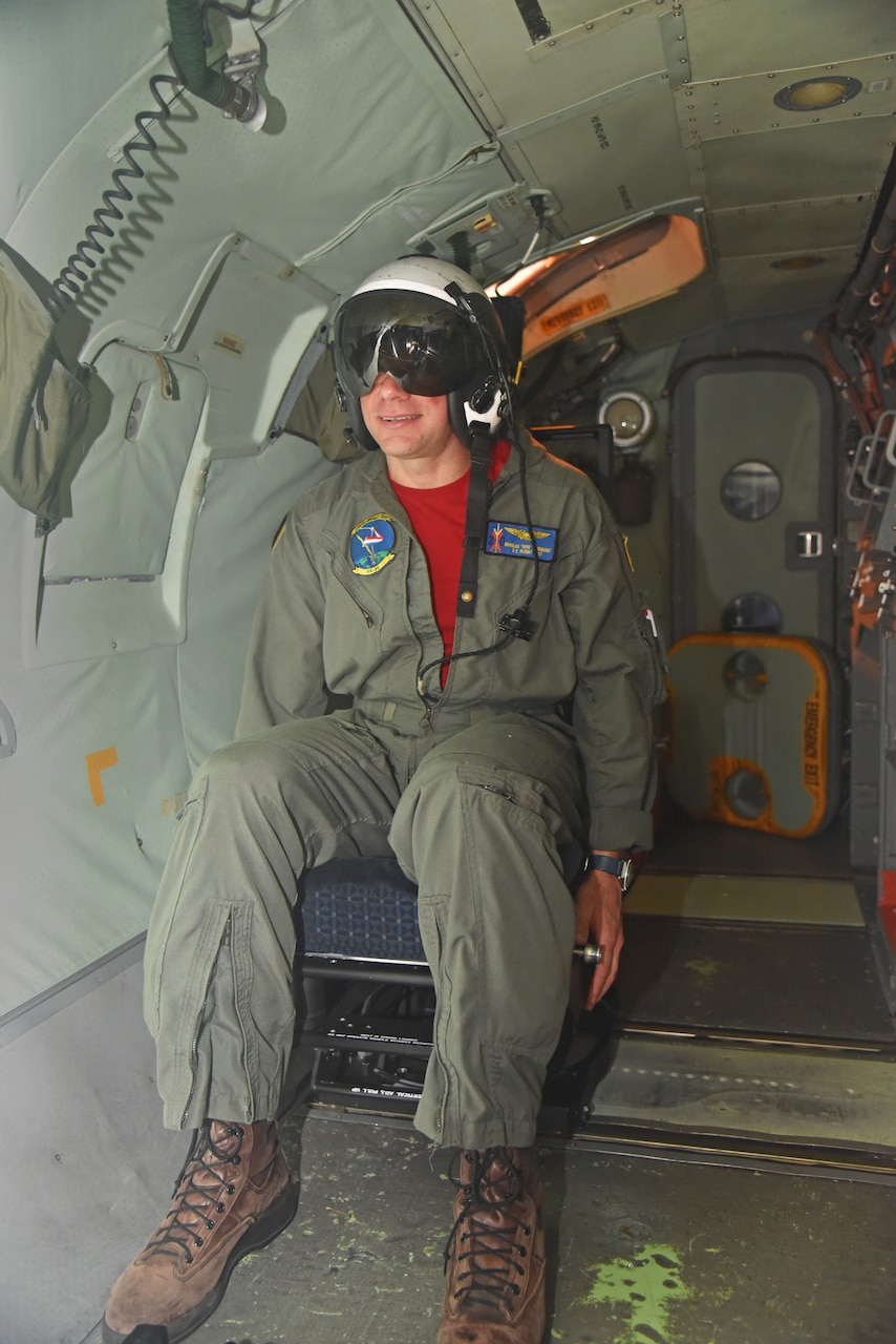 The seat for the aircrew features a lever that adjusts the seat 90 degrees so that they are facing forward during launch and can move the seat to turn to their equipment during operations.