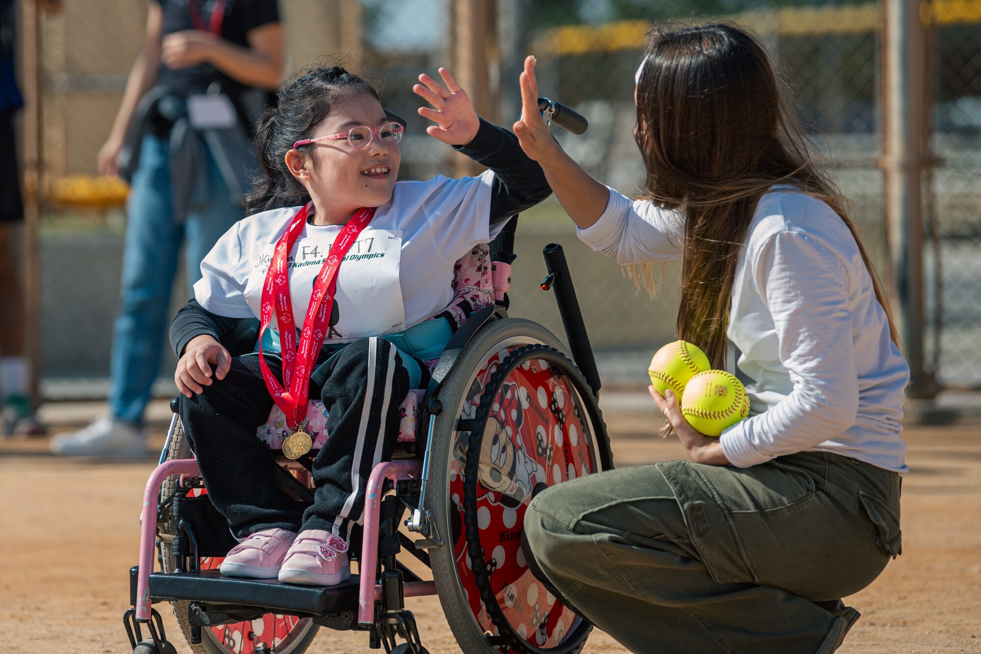 An athlete and volunteer celebrate.