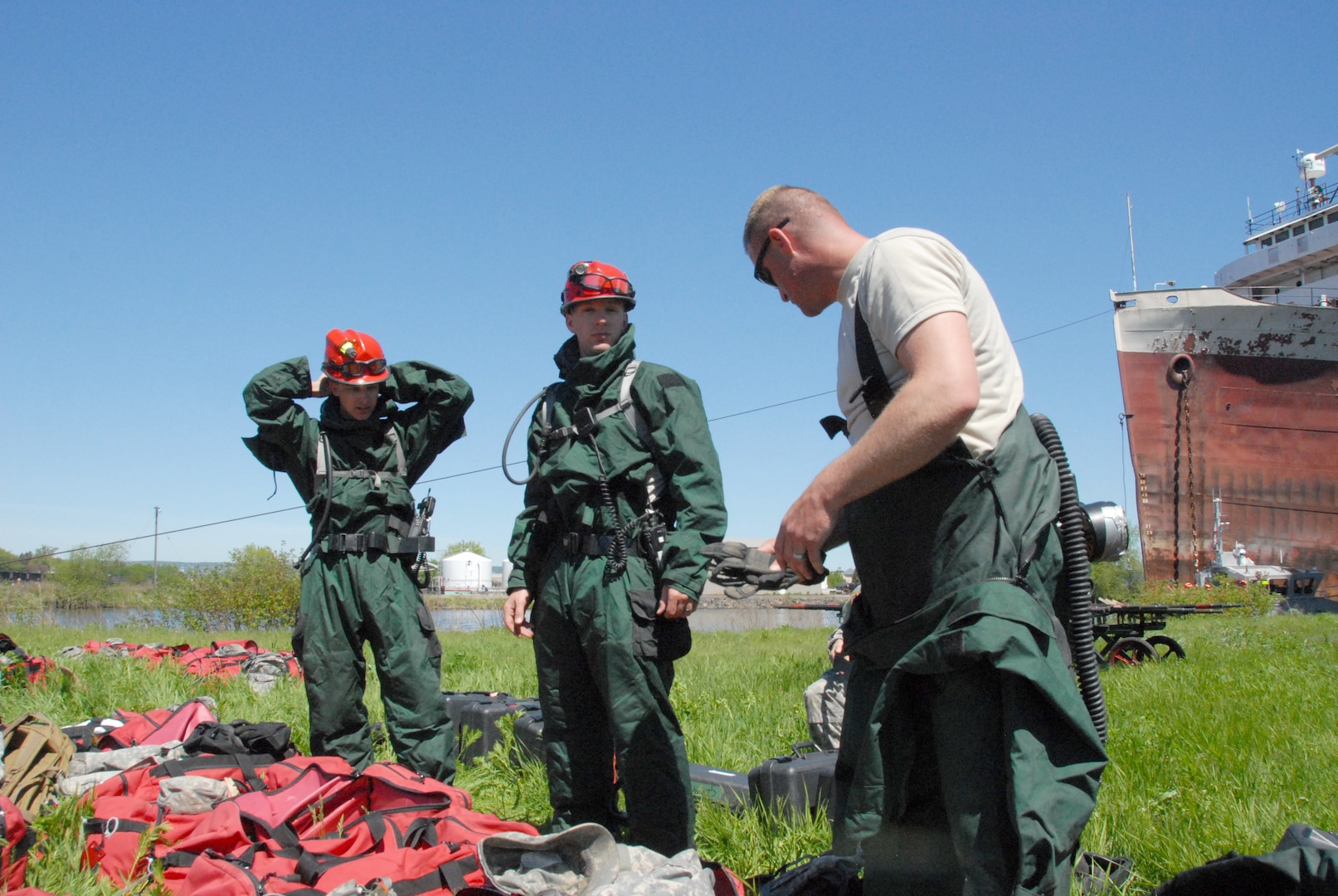 Soldiers and Airmen from the Wisconsin and Minnesota National Guard conducted a domestic response exercise with local first responders in Superior, Wis., and Duluth, Minn., June 4-7. The exercise — including scenarios at Hanson-Mueller Pier in Superior, the former Duluth Central High School as well as Piers B and D and Rice’s Point in Duluth — involved such National Guard units from Wisconsin and Minnesota as CERFP (Chemical, Biological, Radiological, Nuclear and high-yield explosive Enhanced Response Force Package), as well as the 54th and 55th Civil Support Teams. Fire department personnel from Superior and Duluth, as well as the U.S. Coast Guard, were among the nearly 500 people who took part in the exercise. Wisconsin National Guard photo by Capt. Joe Trovato