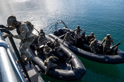 NSW Conducts Maritime Training with Romanian Special Operations Forces