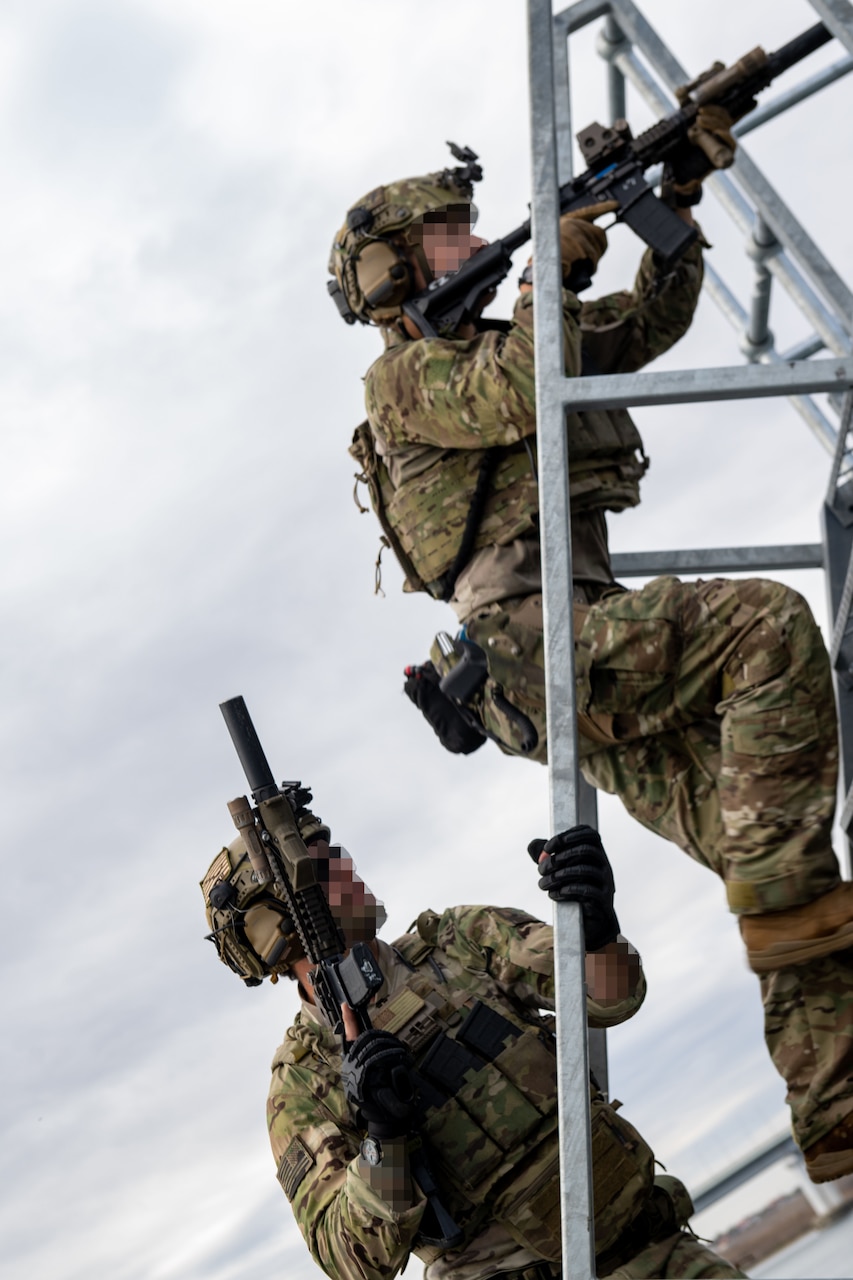 NSW Conducts Maritime Training with Romanian Special Operations Forces