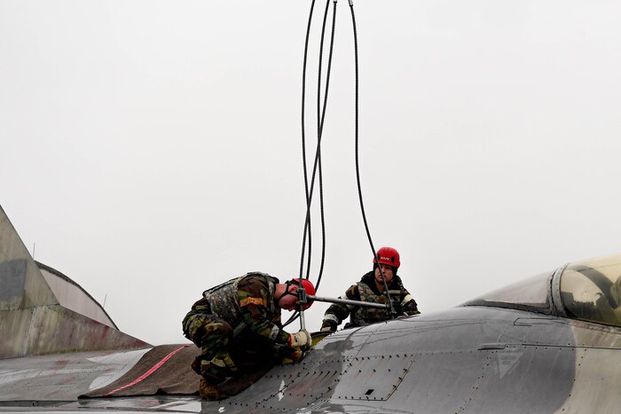 simulated f16 crash response