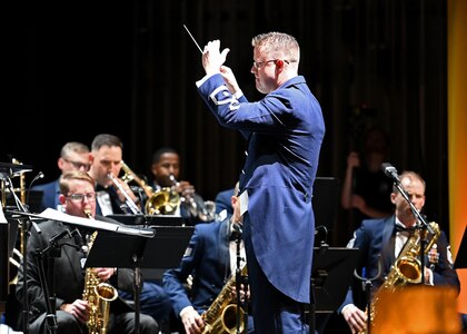 USAF Band of the West, Kris Allen perform free Holiday in Blue concert