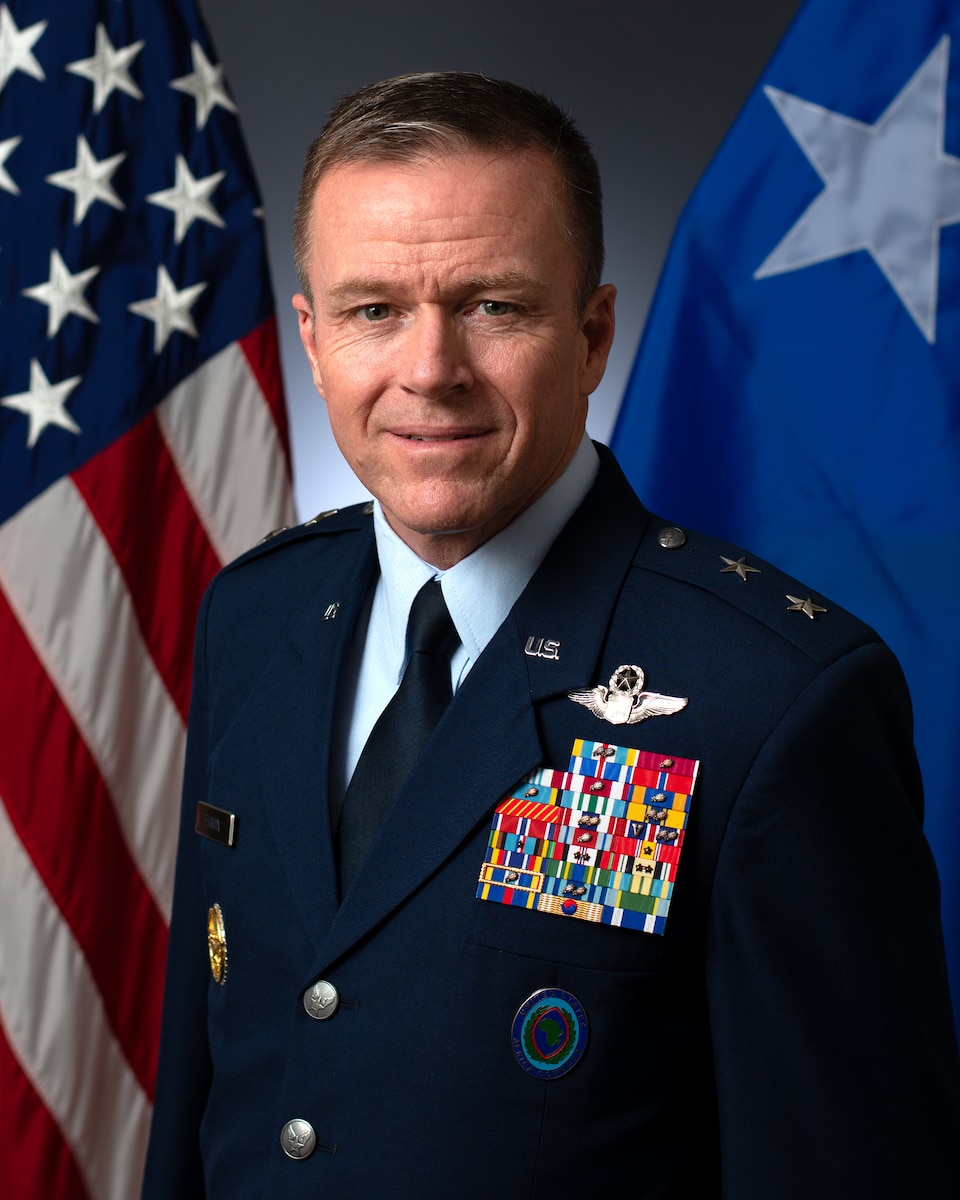 This is the official portrait of Maj. Gen. Kenneth P. Ekman.