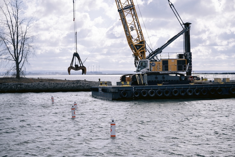 Crane places buoys