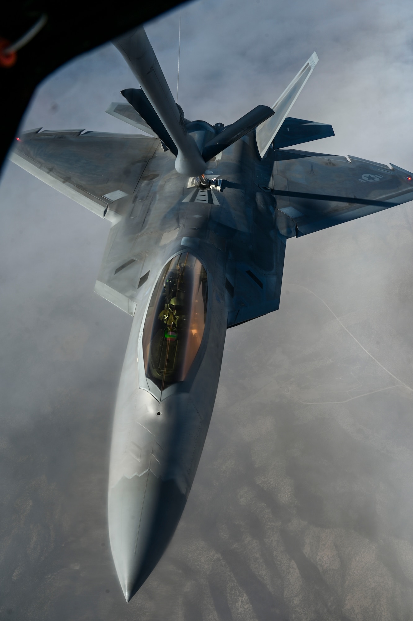 F-22 receives fuel