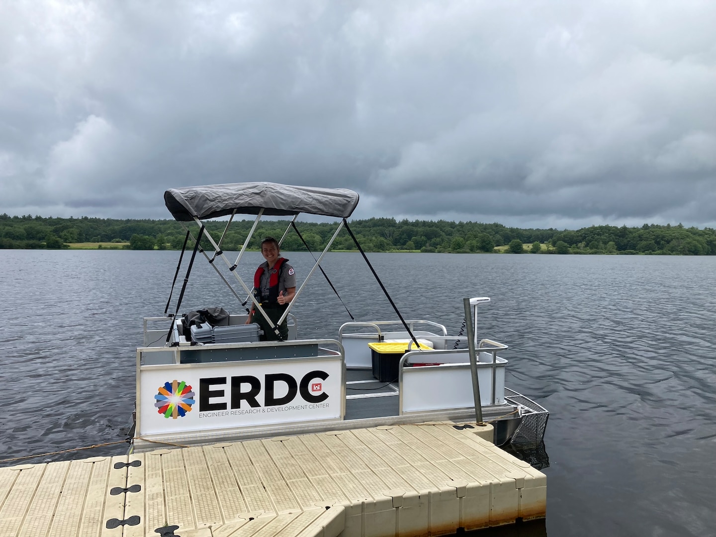 Image of ERDC CyanoSTUNTM vessel during operation