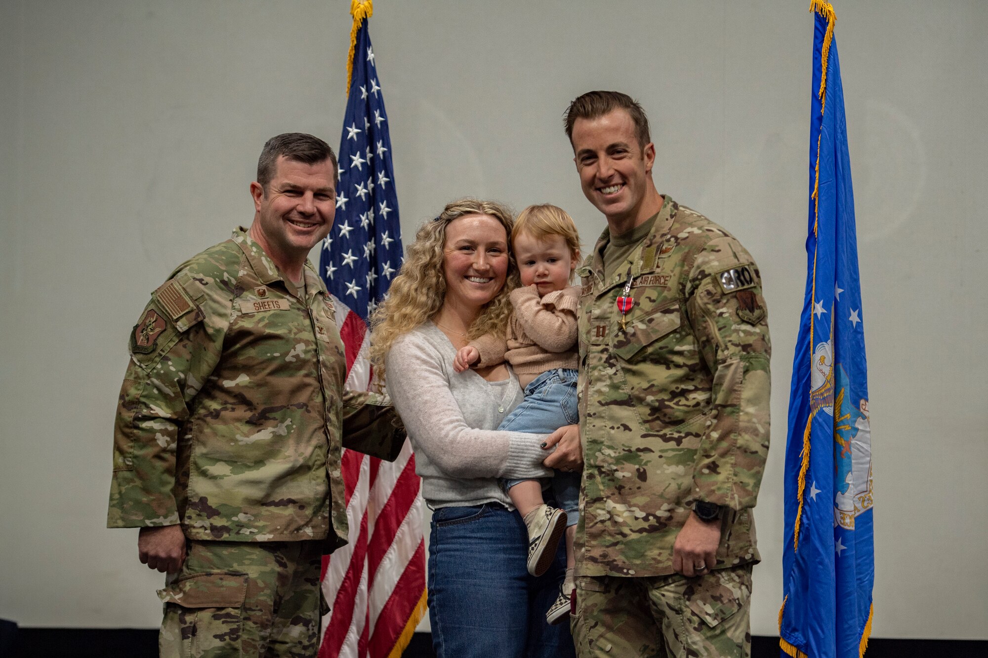 Base commander poses for photo with bronze star recipient family