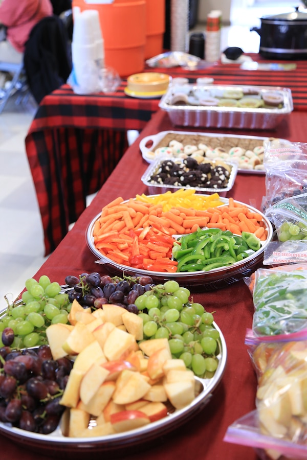 １２月１６日金武町の子供たちを海兵隊キャンプ・ハンセンUSO（米国慰問協会）に招待し、クリスマス会を行いました。