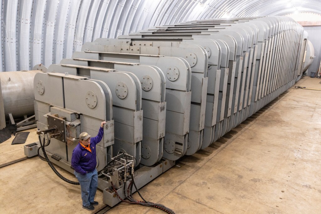 Full length view of the Advanced Blast Load Simulator