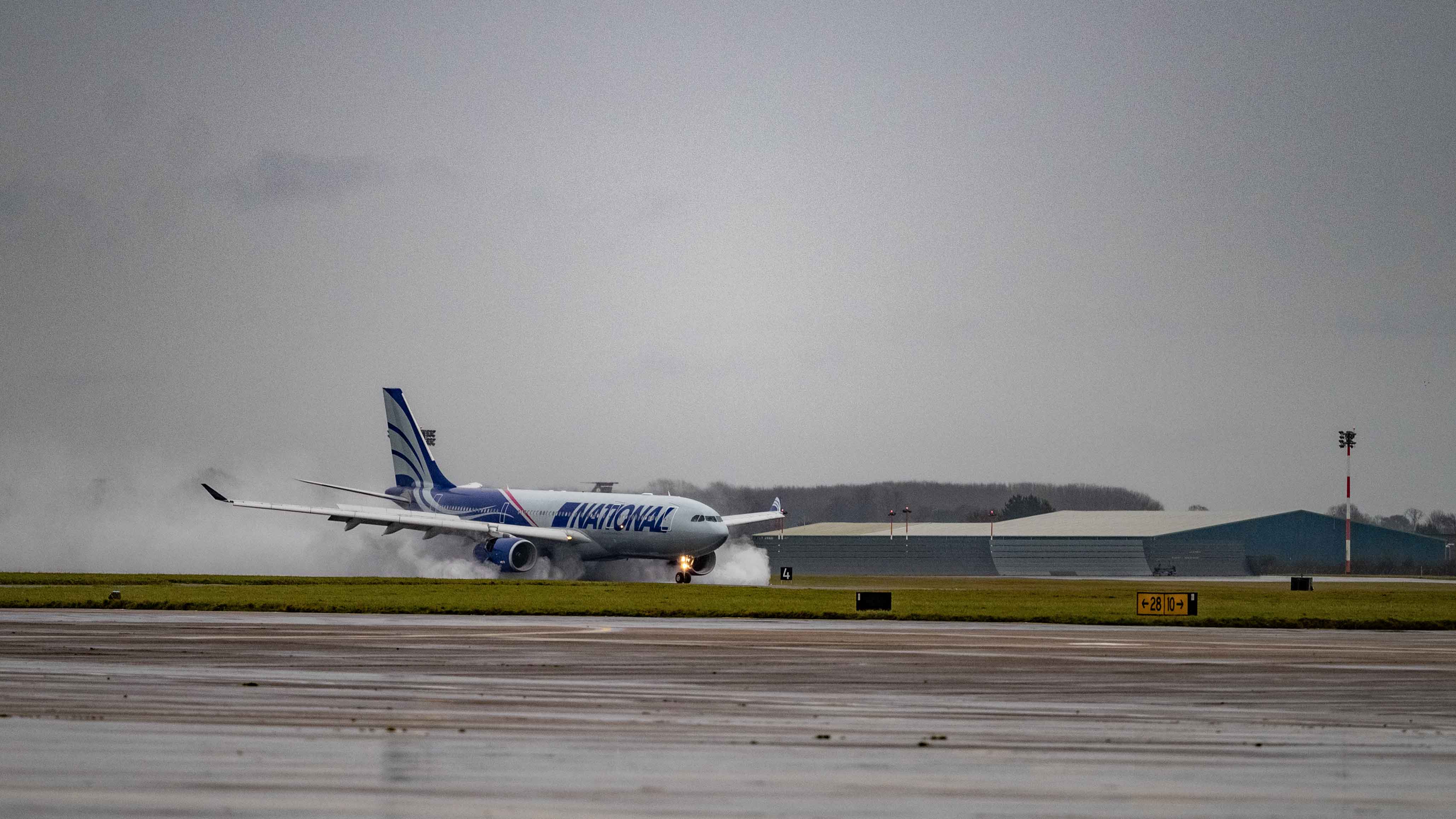 Team Mildenhall final Patriot Express arrival > Royal Air