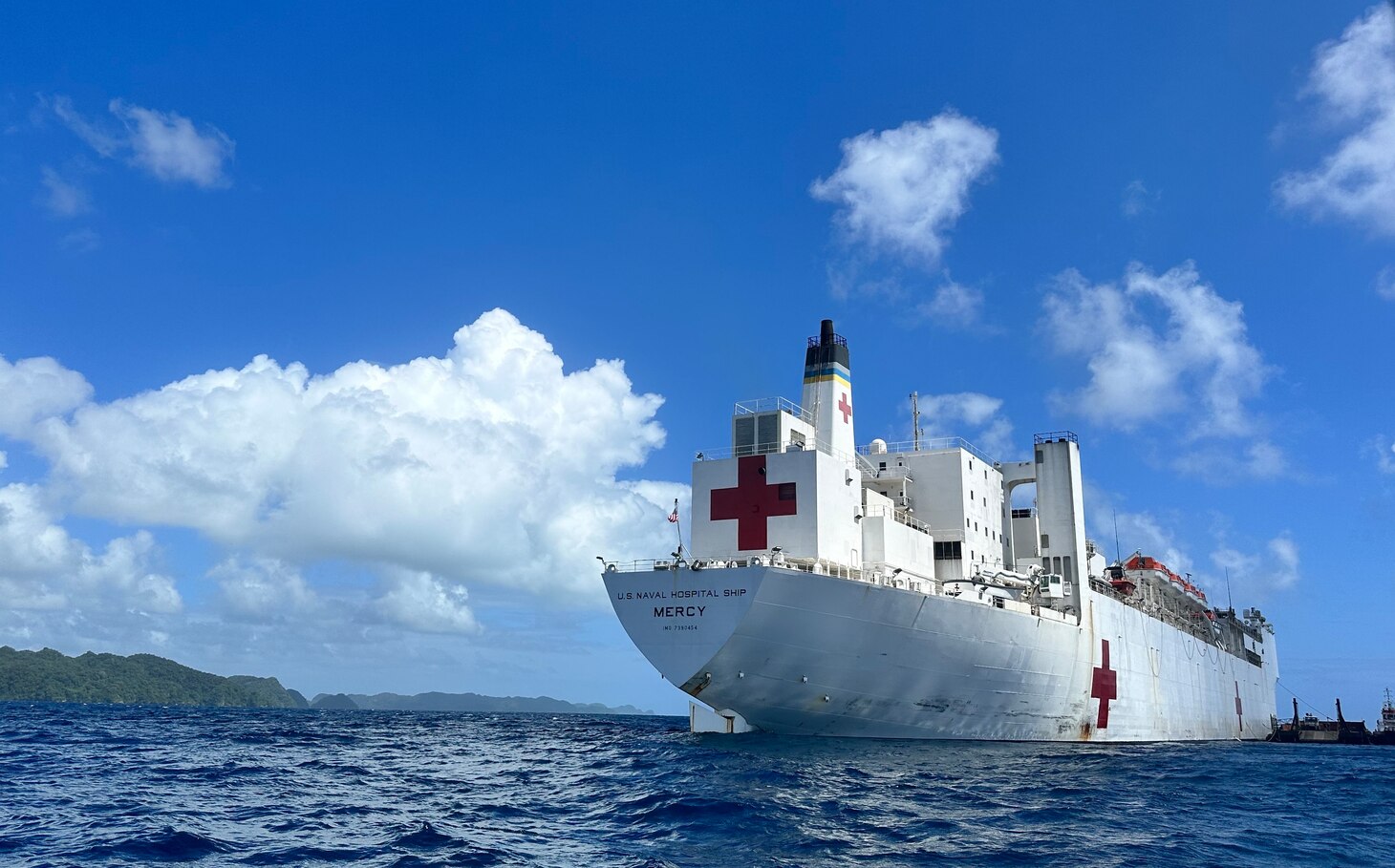 USNS Mercy Arrives in the Republic of Palau for Pacific Partnership 24 ...