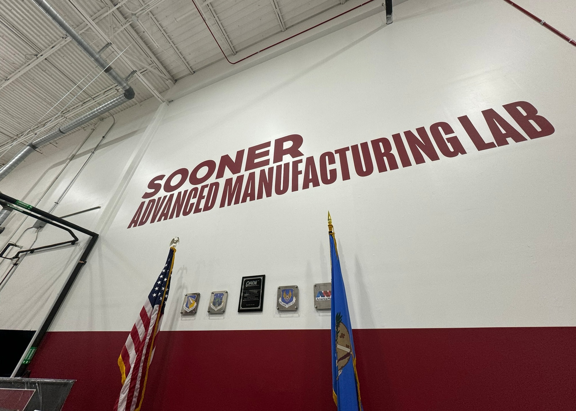 The University of Oklahoma officially opened the Sooner Advanced Manufacturing Lab during a grand opening event attended by government, military and defense industry leaders held Nov. 28.